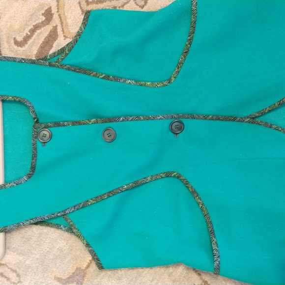 Artisan made wool vest with contrast trim - Picture 2 of 7